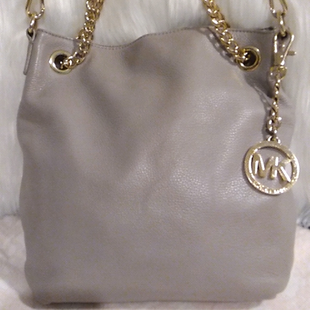 SALE! GUC Authentic Michael Kors Shoulder/Crossbody Bag
